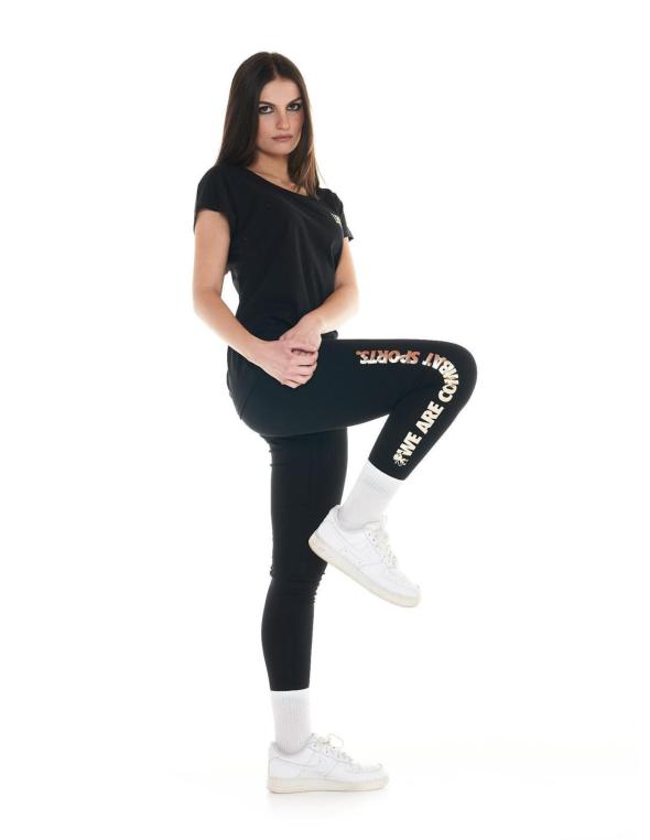 Woman sets t-shirt +... 2