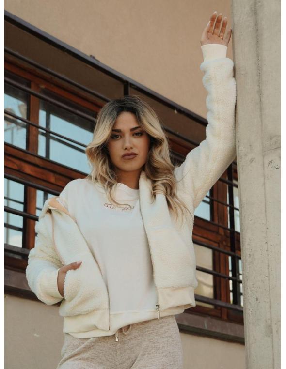 Woman sherpa Chic Boxing