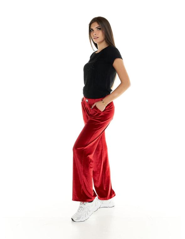 Pantaloni da tuta a zampa...