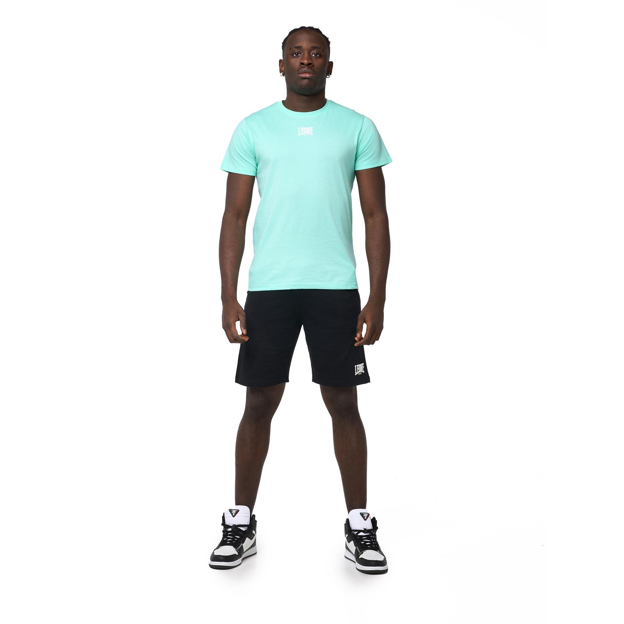 Completo set da uomo composto da t shirt e pantaloncini Leone Basic