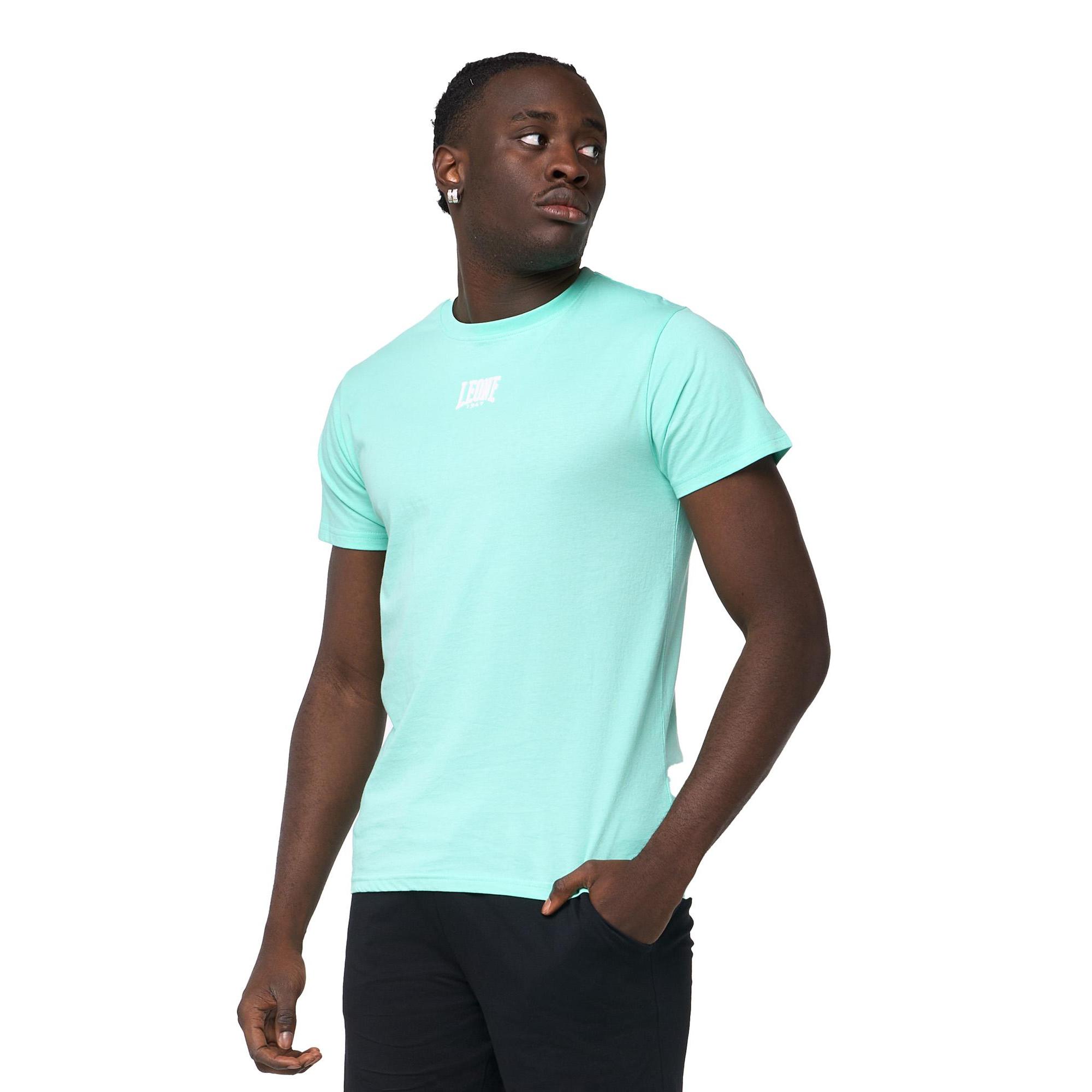 Completo set da uomo composto da t shirt e pantaloncini Leone Basic