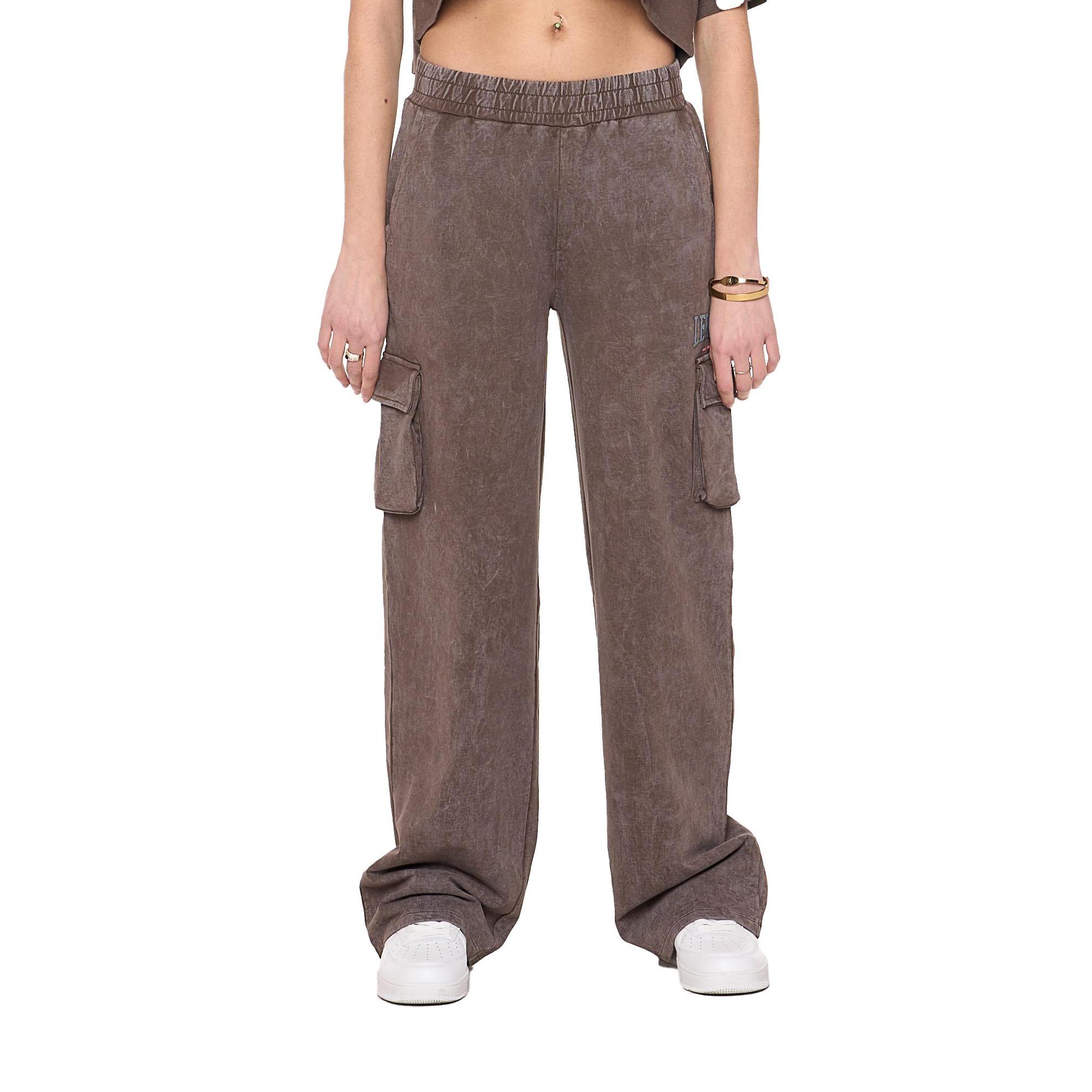 woman-cargo-sweatpants-gen-z.jpg