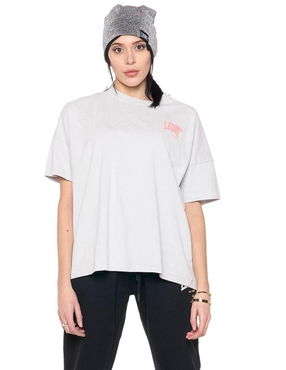 Woman over t-shirt short... 2